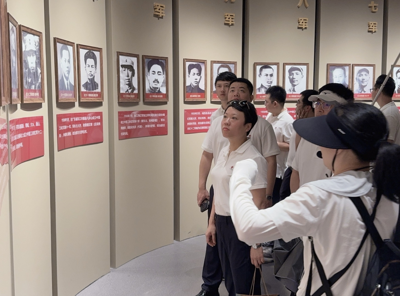 稠州銀行臺州分行開展“黨建+公益”系列活動