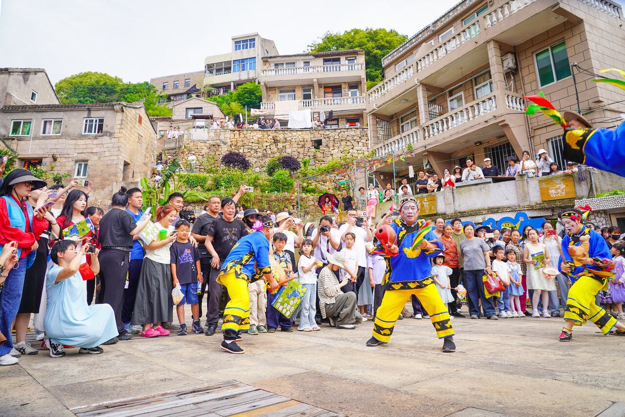 游客享“大餐”！溫嶺“文藝輕騎兵”送節目進景區